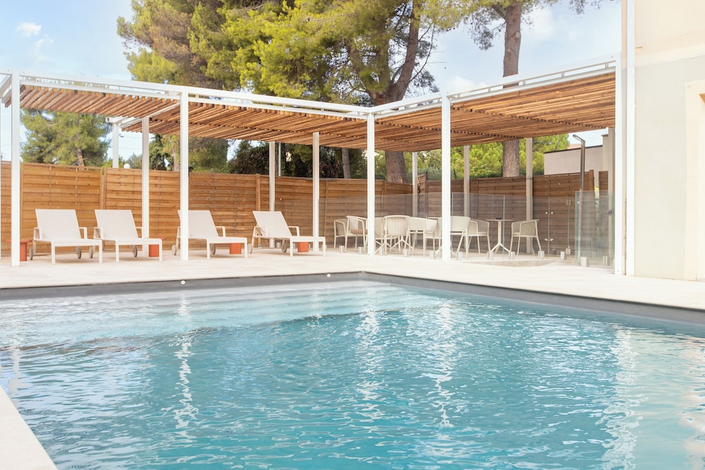 Logis Hôtel de Port d'Alon - St Cyr sur Mer