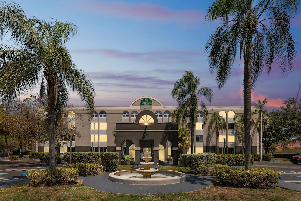 Miami Gardens - La Quinta by Wyndham Miami Lakes