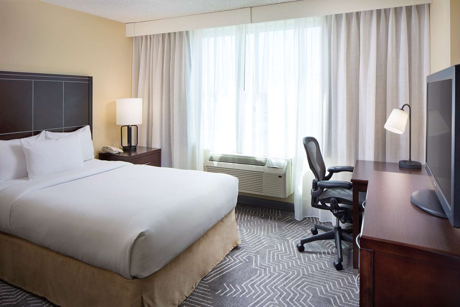 1 king bed room - amenities delivered to room