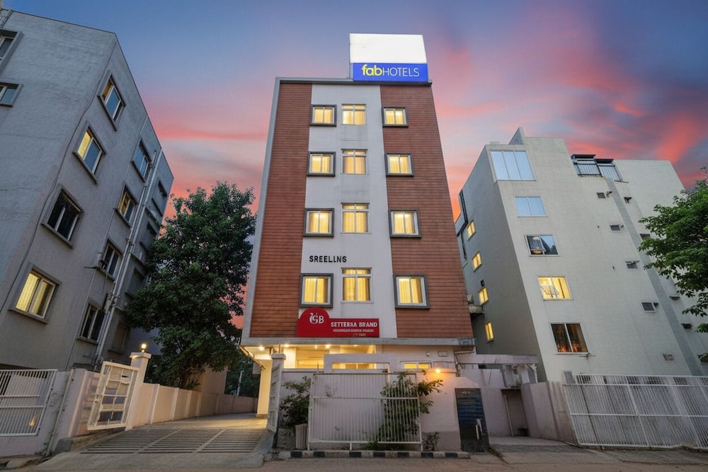 Fabhotel Victoria Grand
