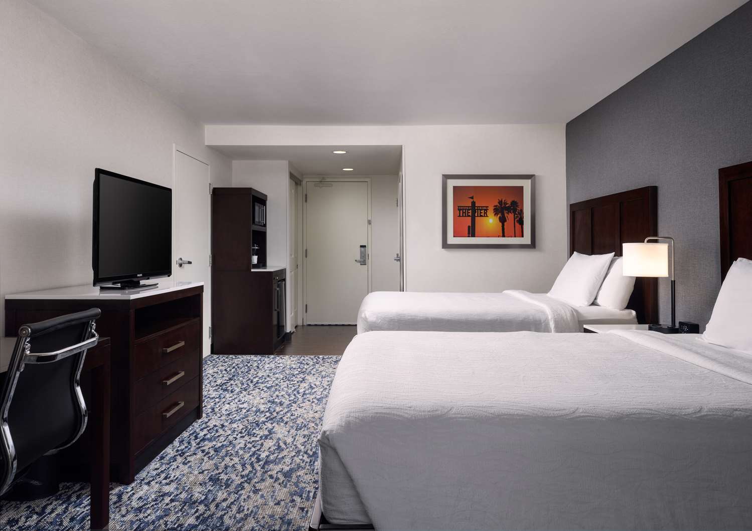 2 queen beds