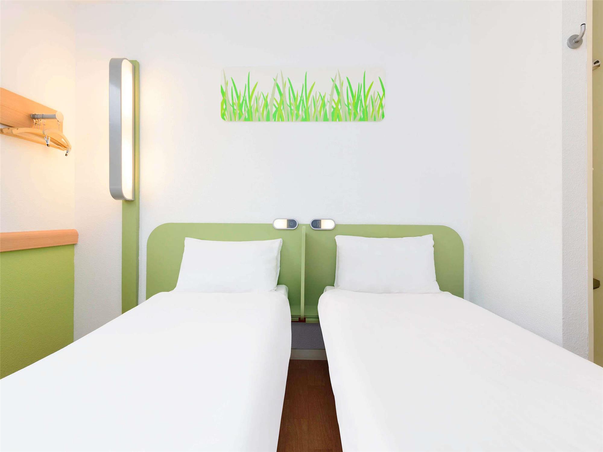 Zimmer mit 2 einzelbetten