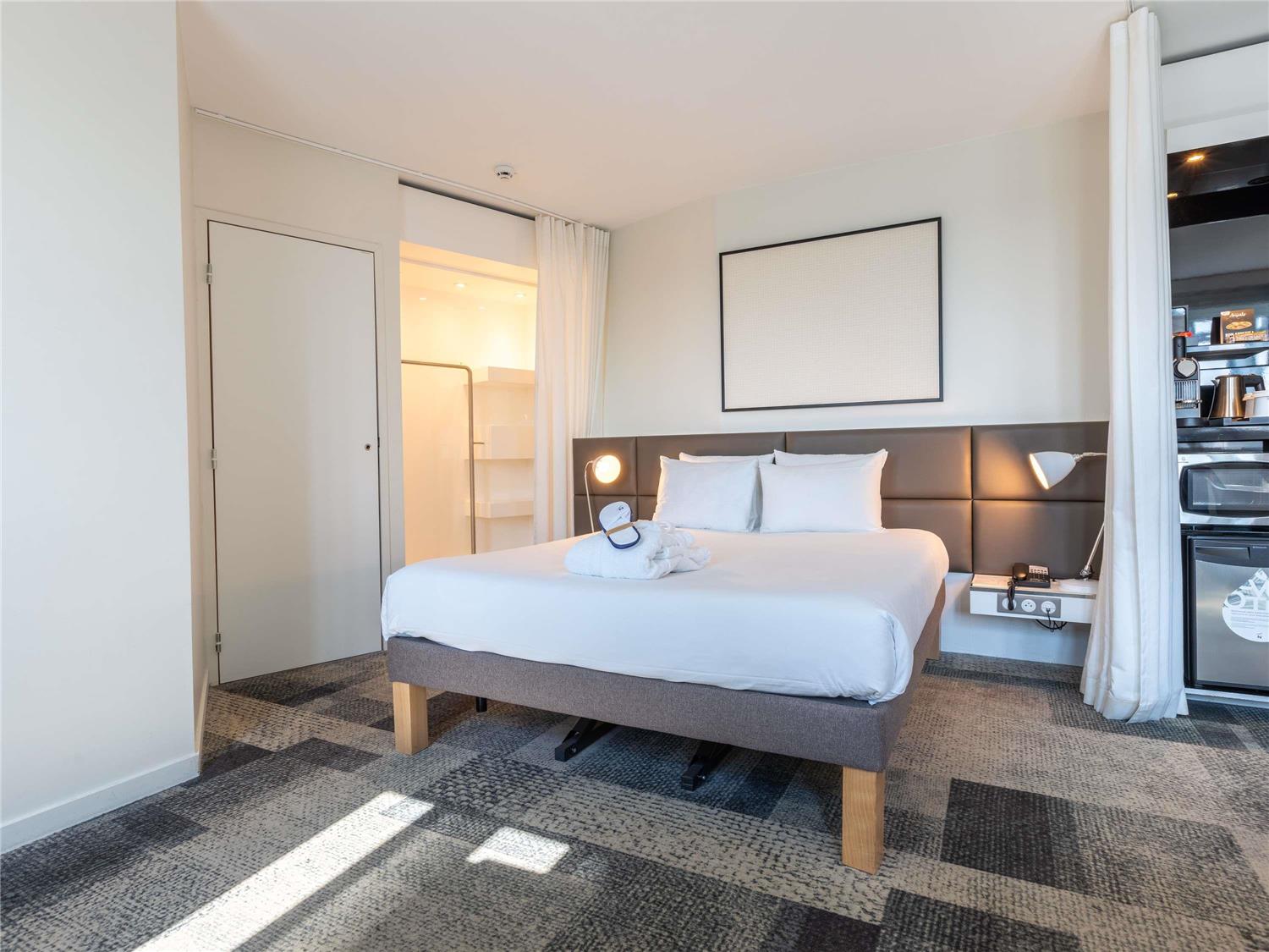Suite, executive