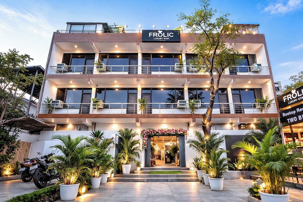 Frolic Hotel Near Sec 52 Noida Metro Station