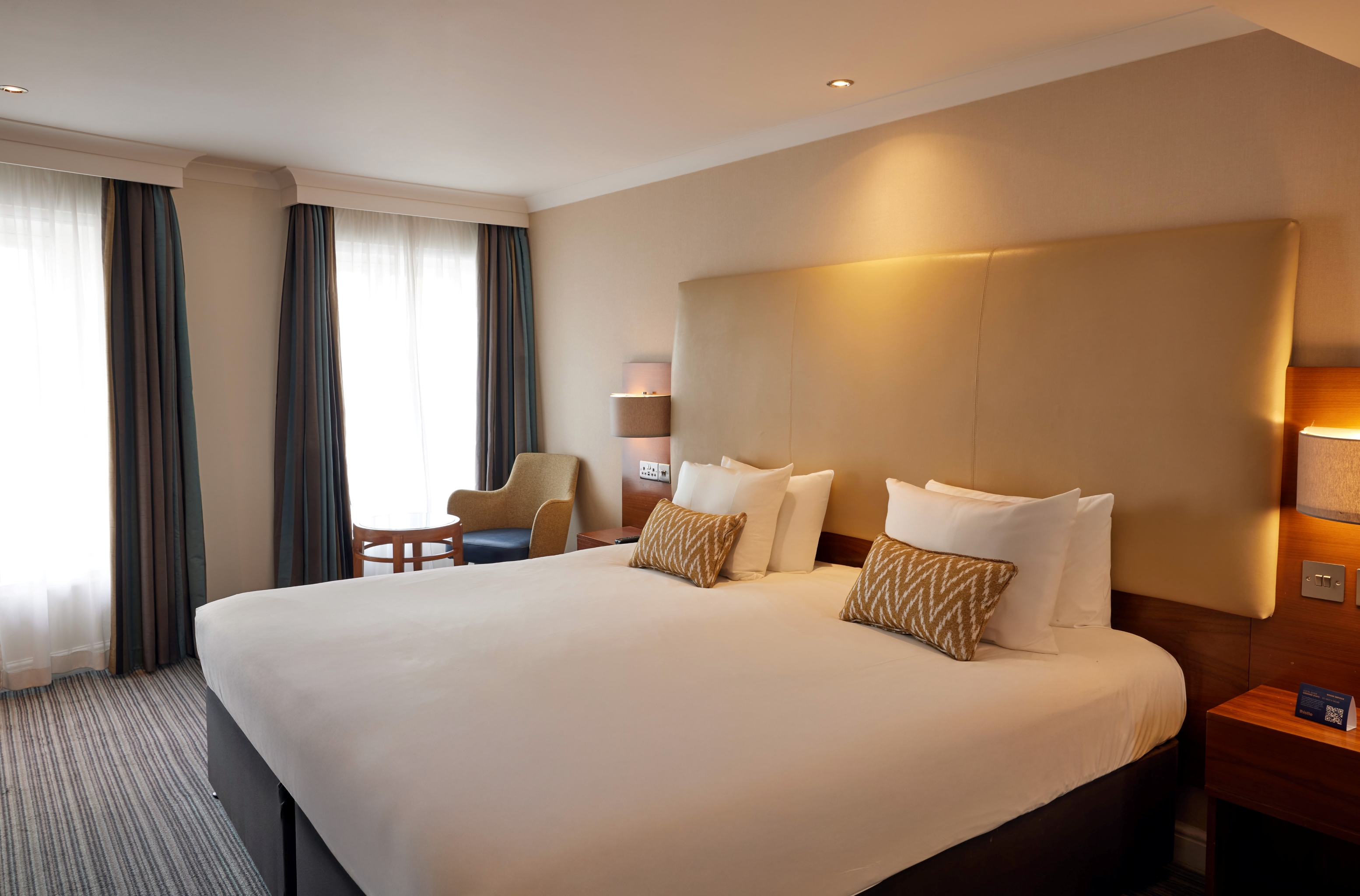 Deluxe king room 
