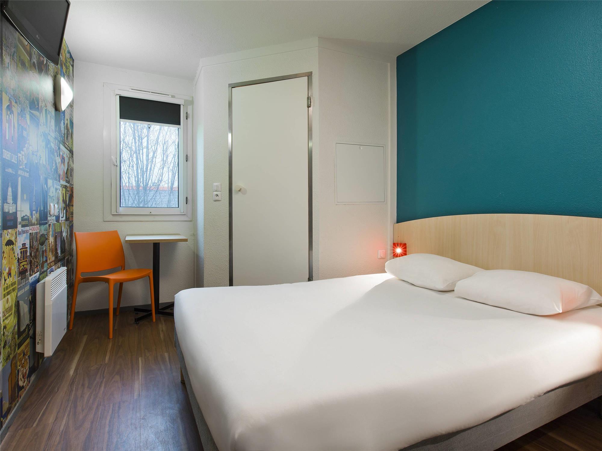 Cabrio room, 1 double bed with bathroom. update d #ontheroad