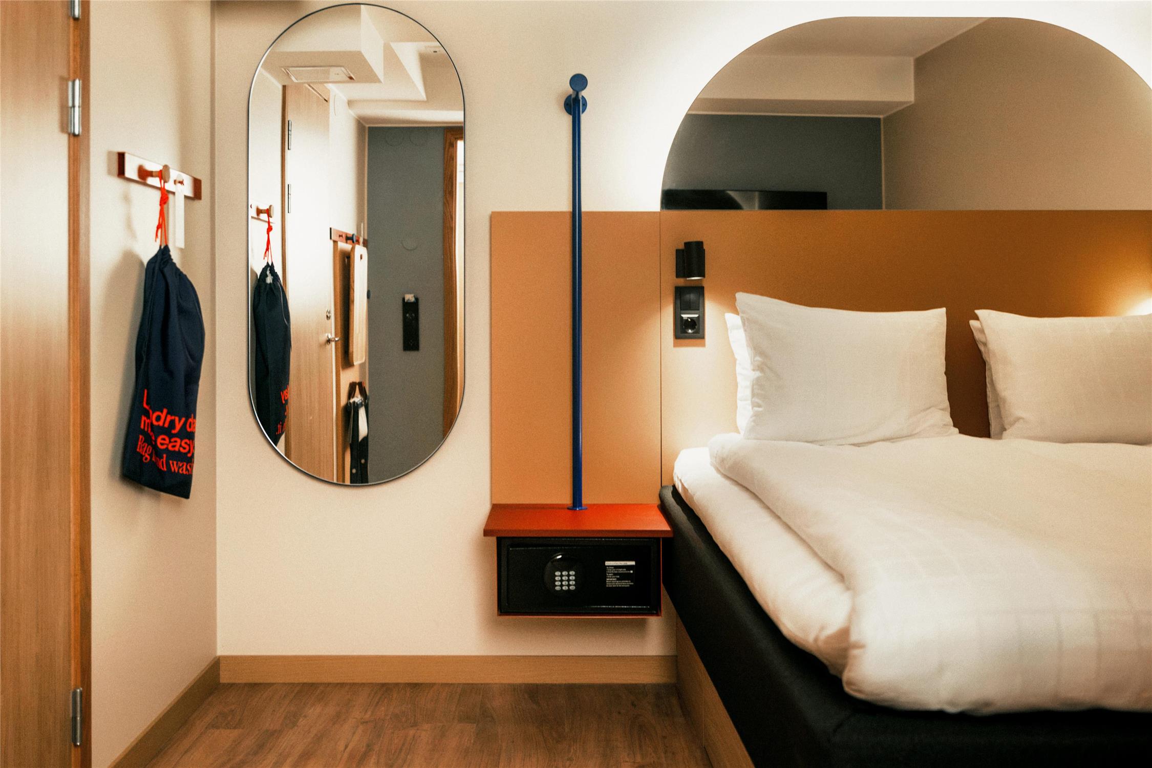 Habitación doble, sin ventanas