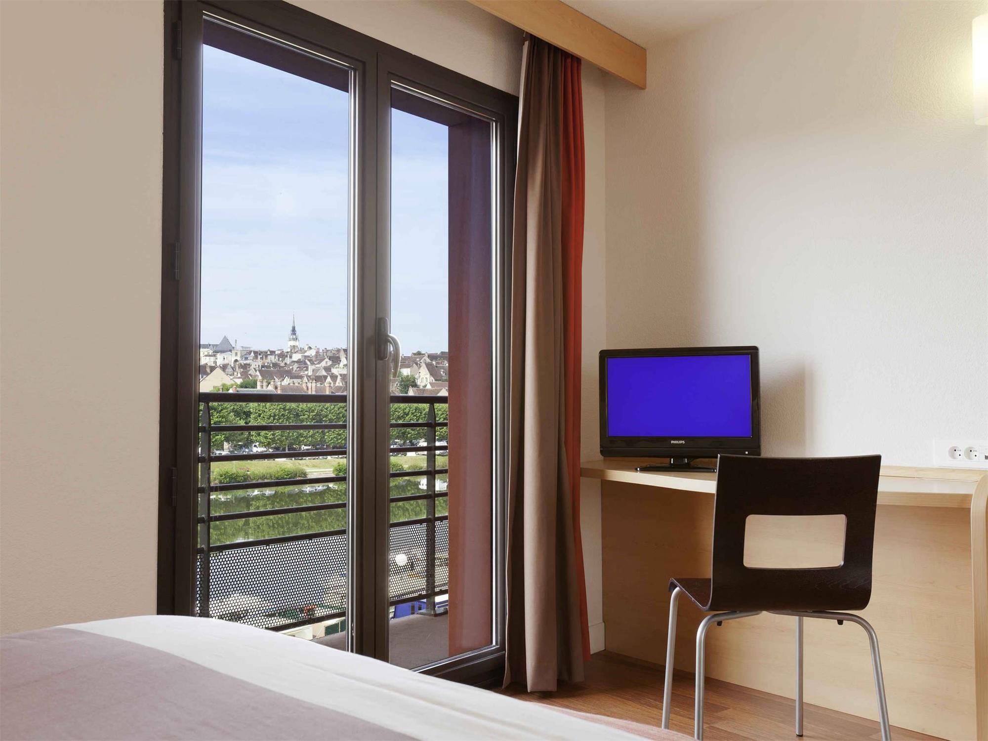 Camera doppia, vista sul fiume, balcone