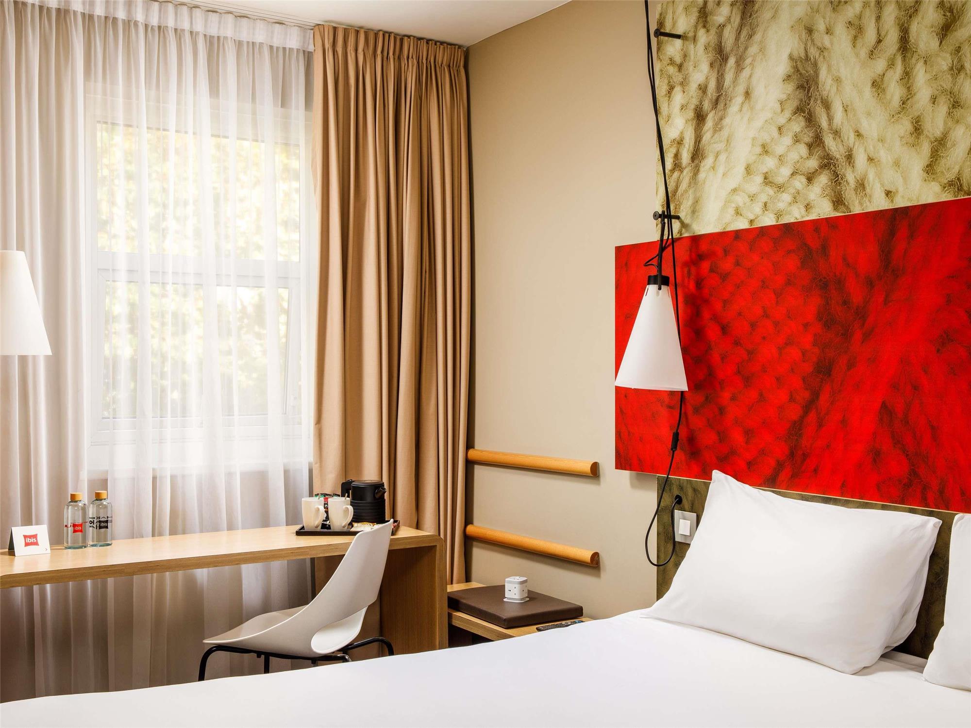 Double sweet room by ibis
