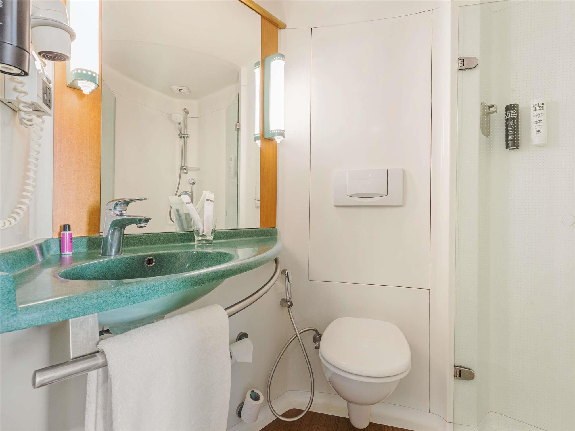 Standard twin room