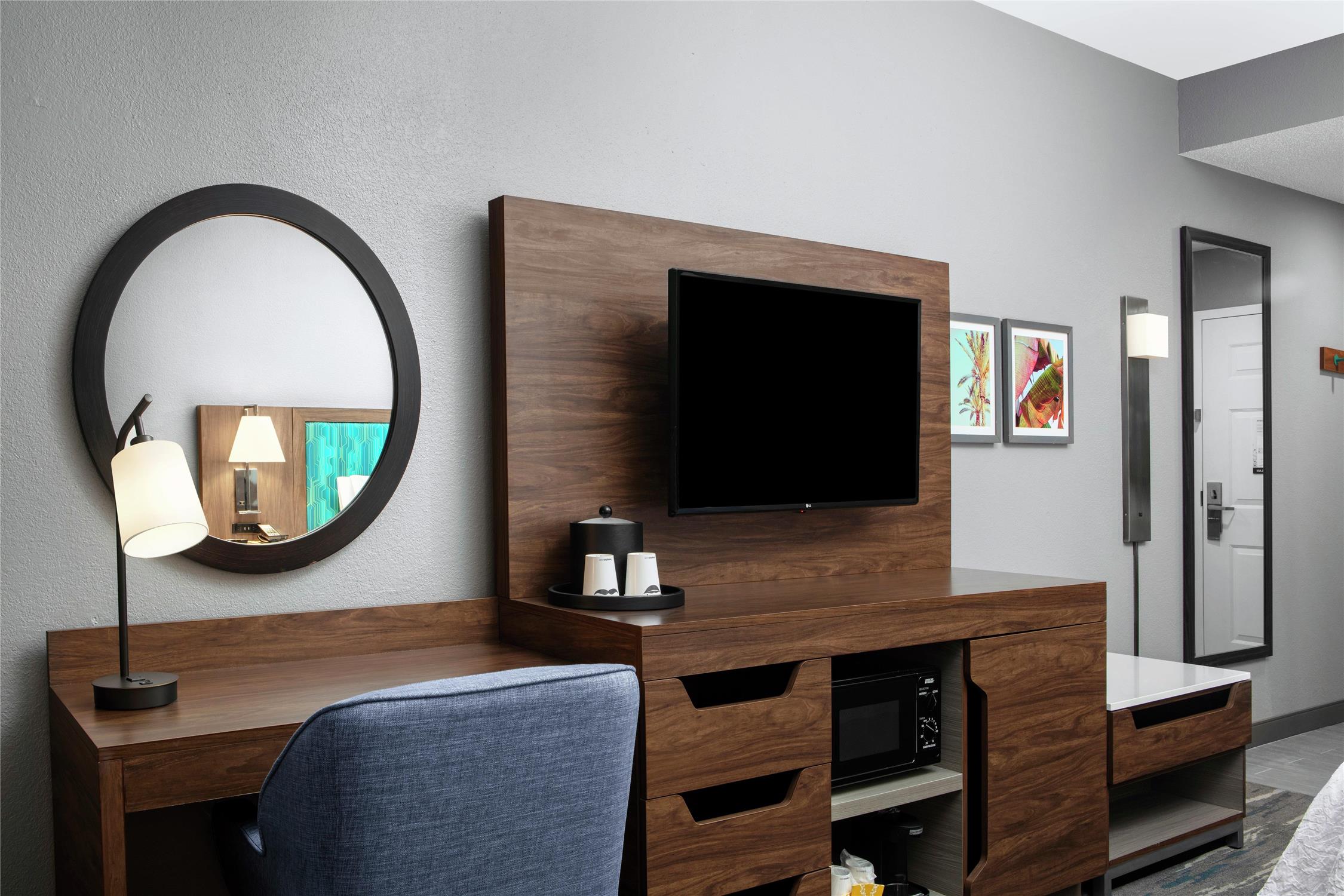 Non smoking room with king bed