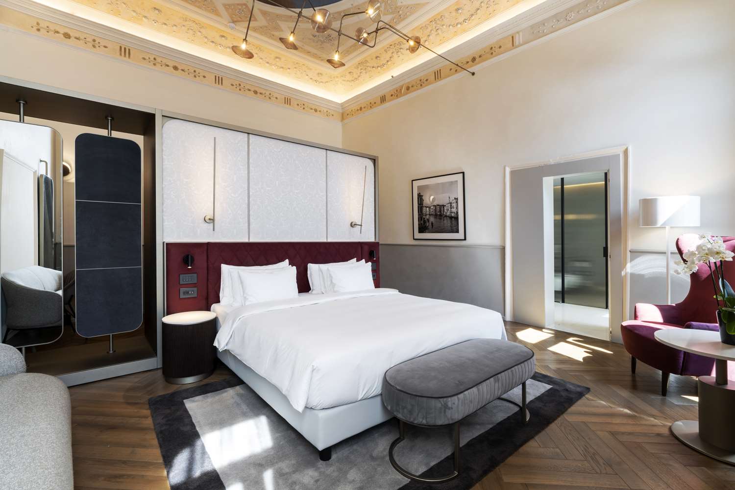 Renaissance junior suite  canal view 
