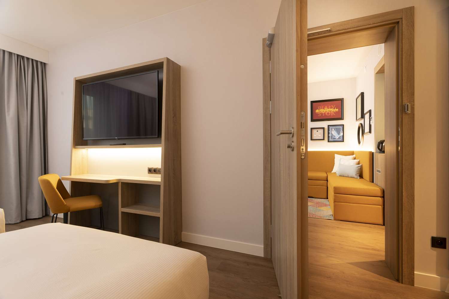 Family interconnecting room