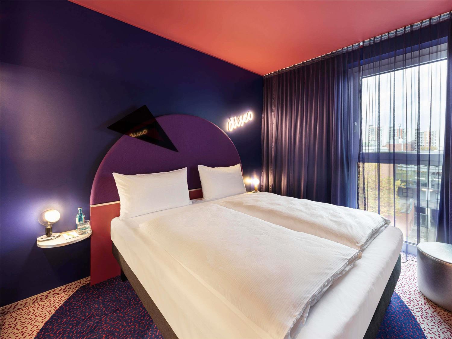 Standard room with 1 double bed and connecting door