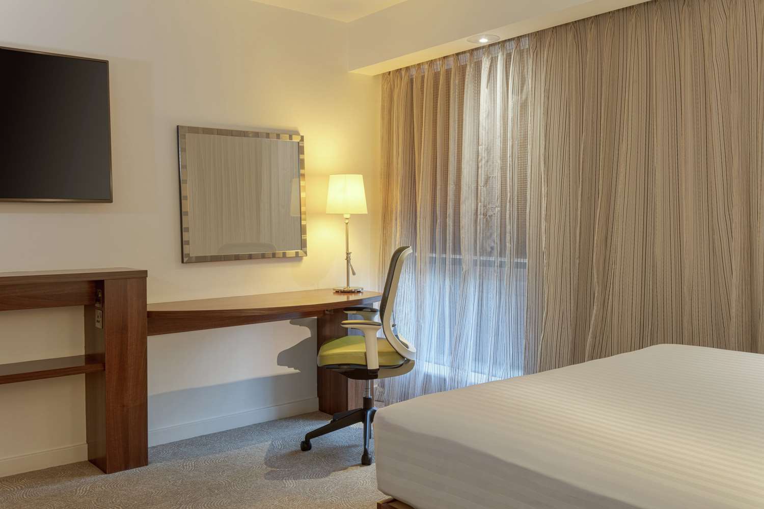 Queen accessible room