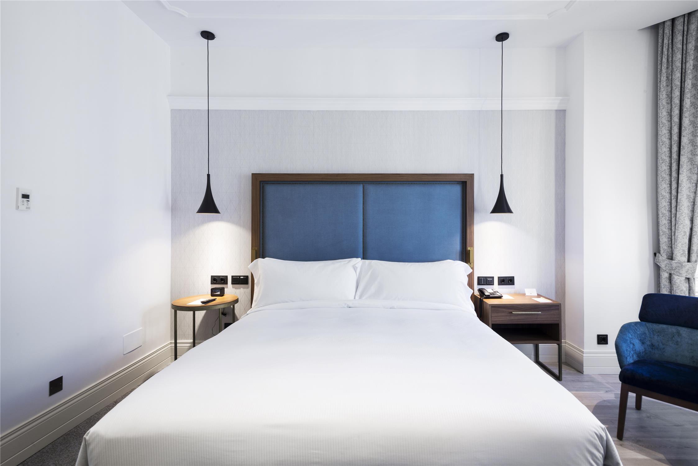 Superior king room