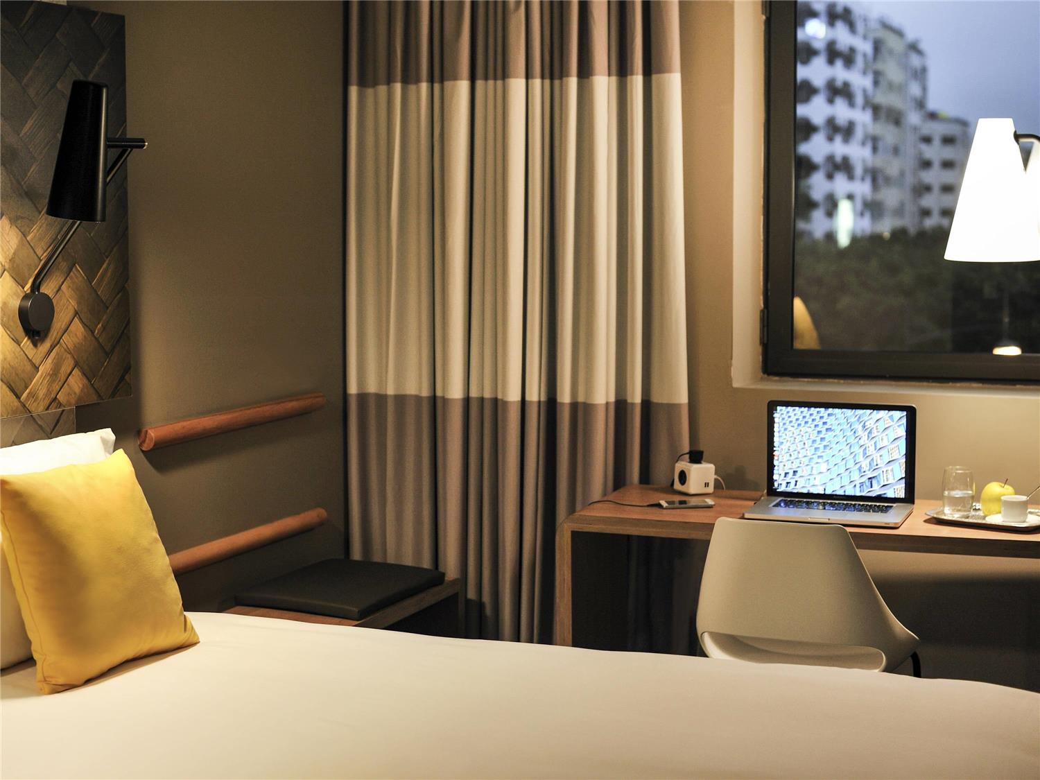 Sweet room by ibis with twin beds