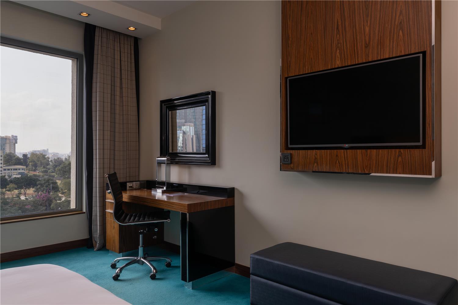 Executive suite- 1 bedroom lounge access