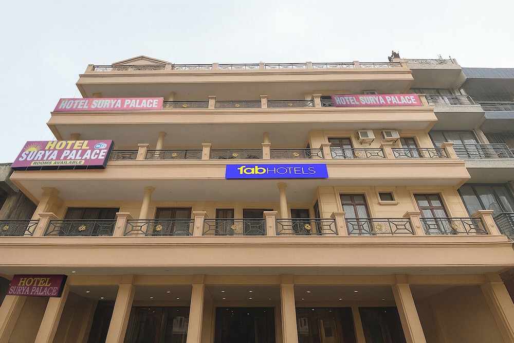 Chandīgarh - Fabhotel Surya Palace 1