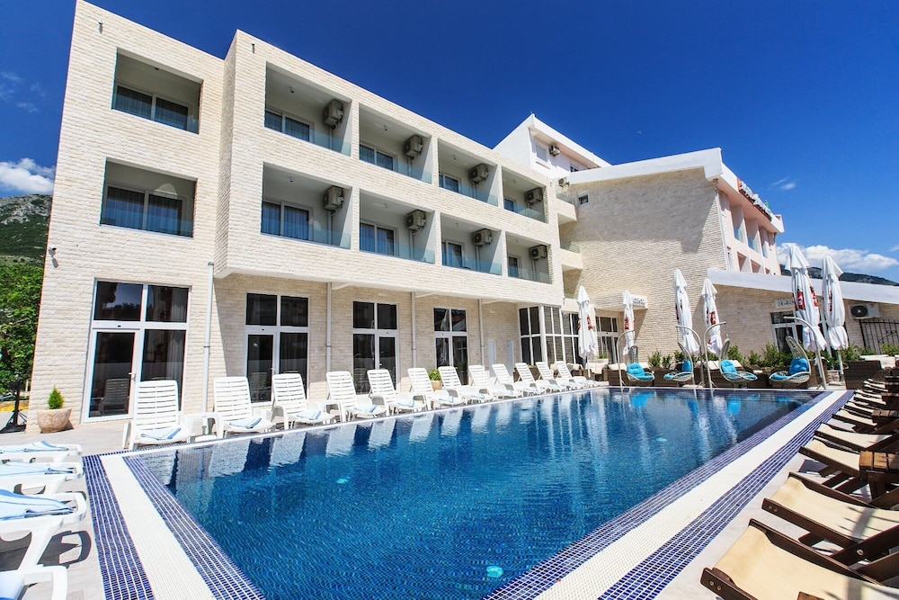 Hamburg - Sutomore - Akapulco Hotel