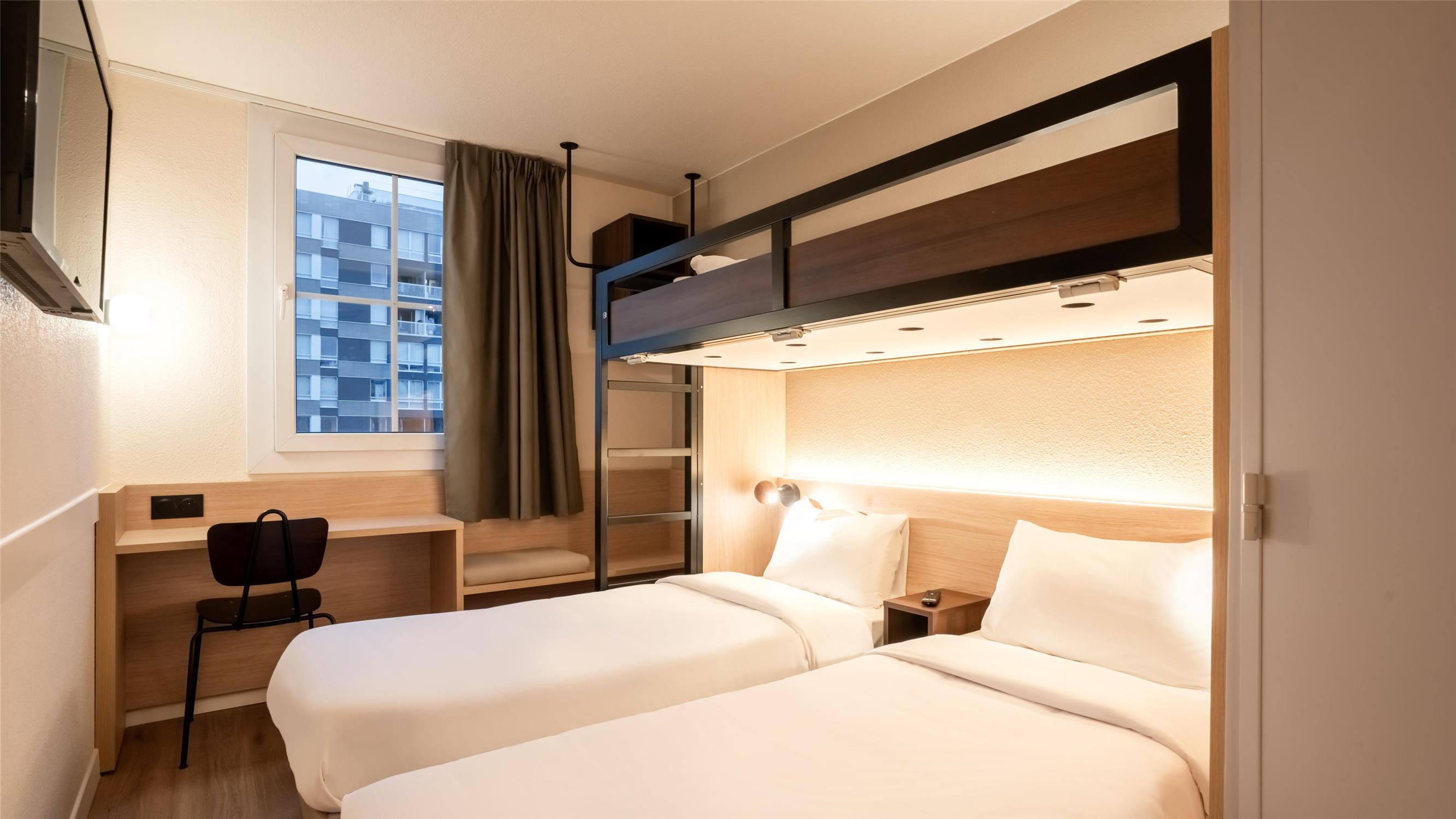 Standard twin room