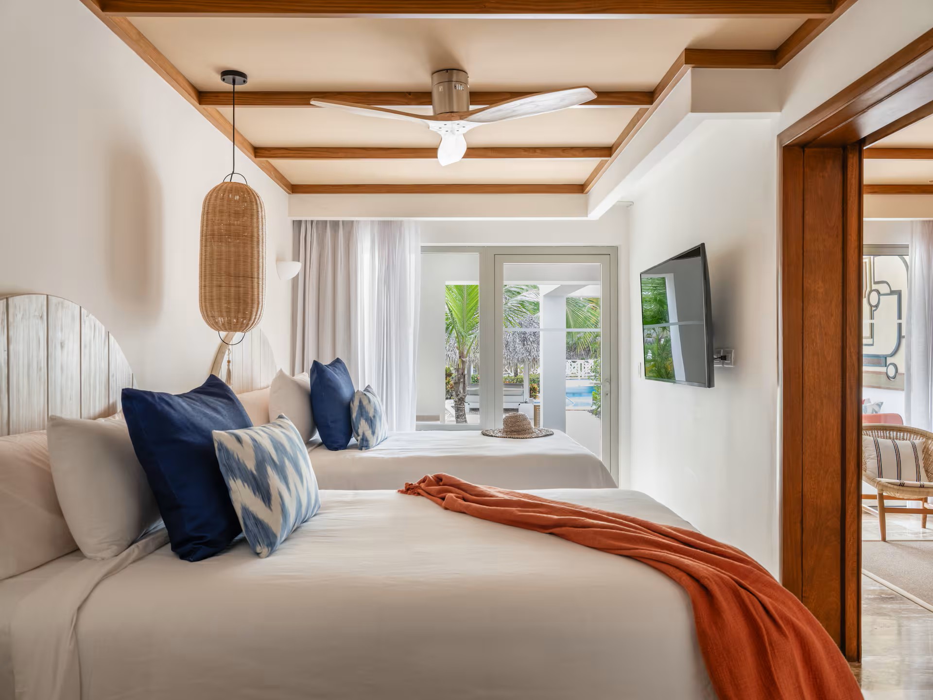 Zel swim-up suite