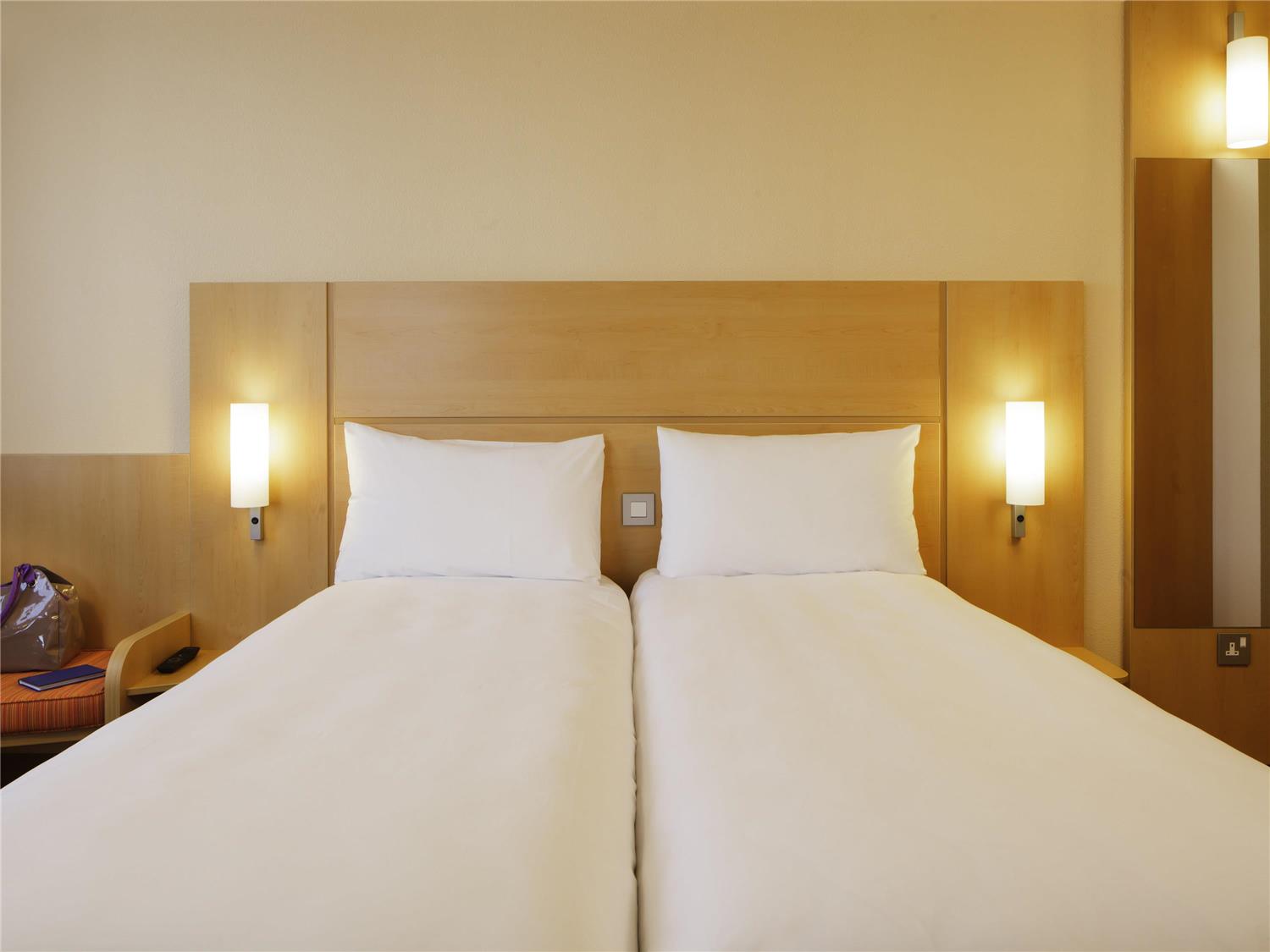 Twin room 
