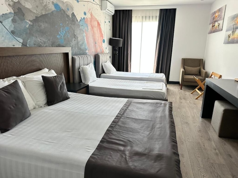 Hamburg - Dhermi - Palladium Hotel- Luxury Leading Hotels