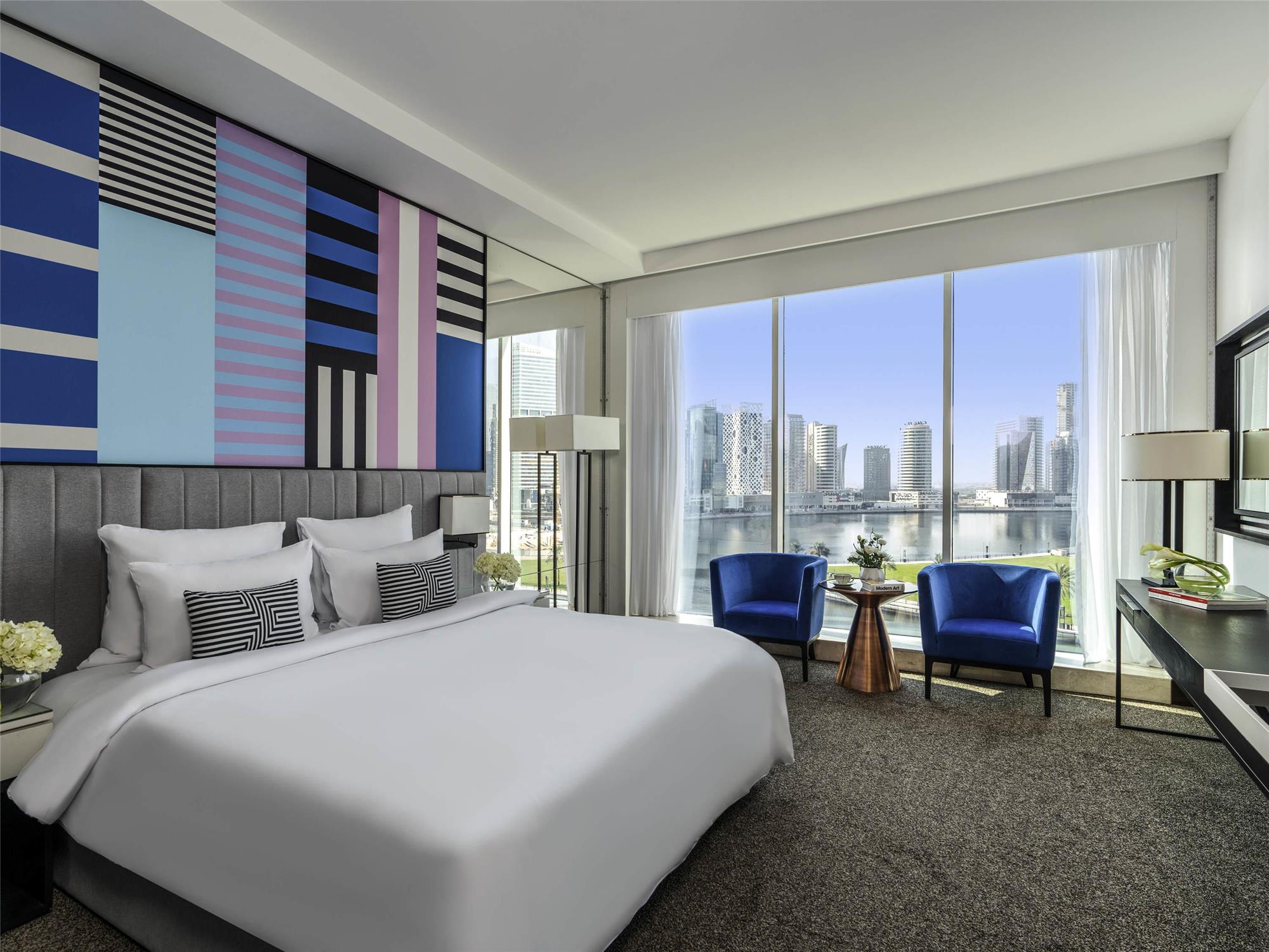 Deluxe room with canal view