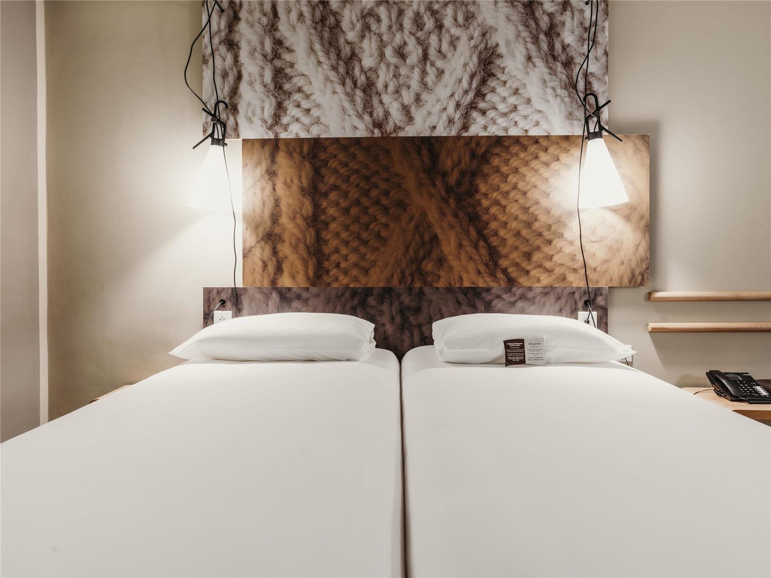 Sweet room by ibis with twin beds