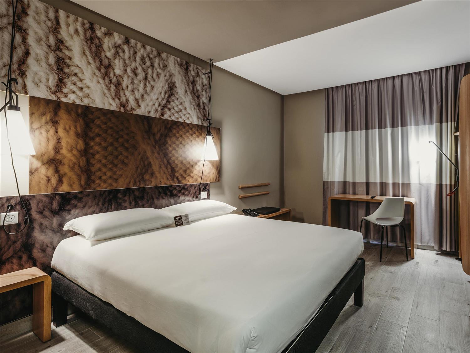 Sweet room by ibis with 1 double bed