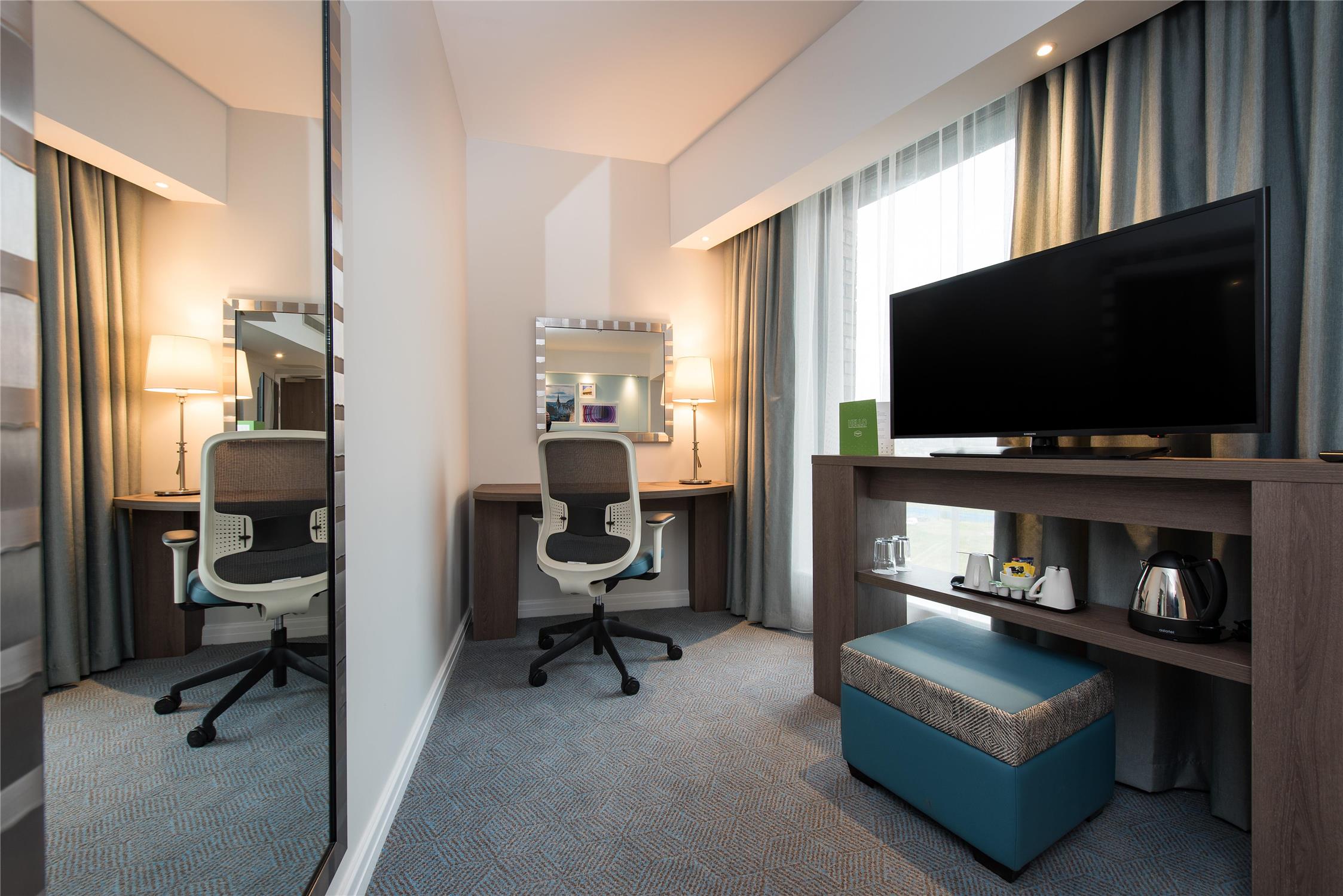 Family interconnecting room