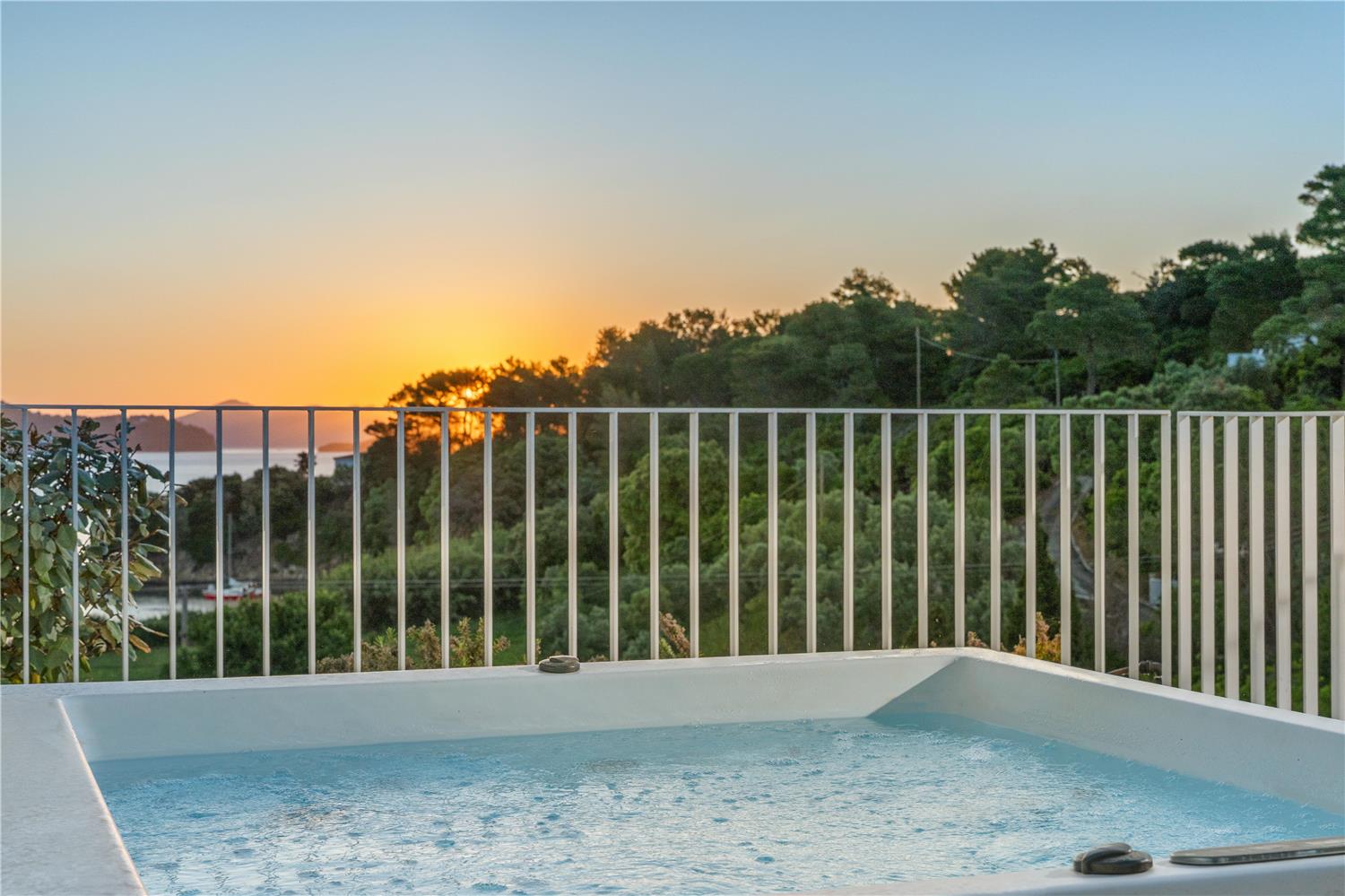 Honeymoon suite - sea view  jacuzzi