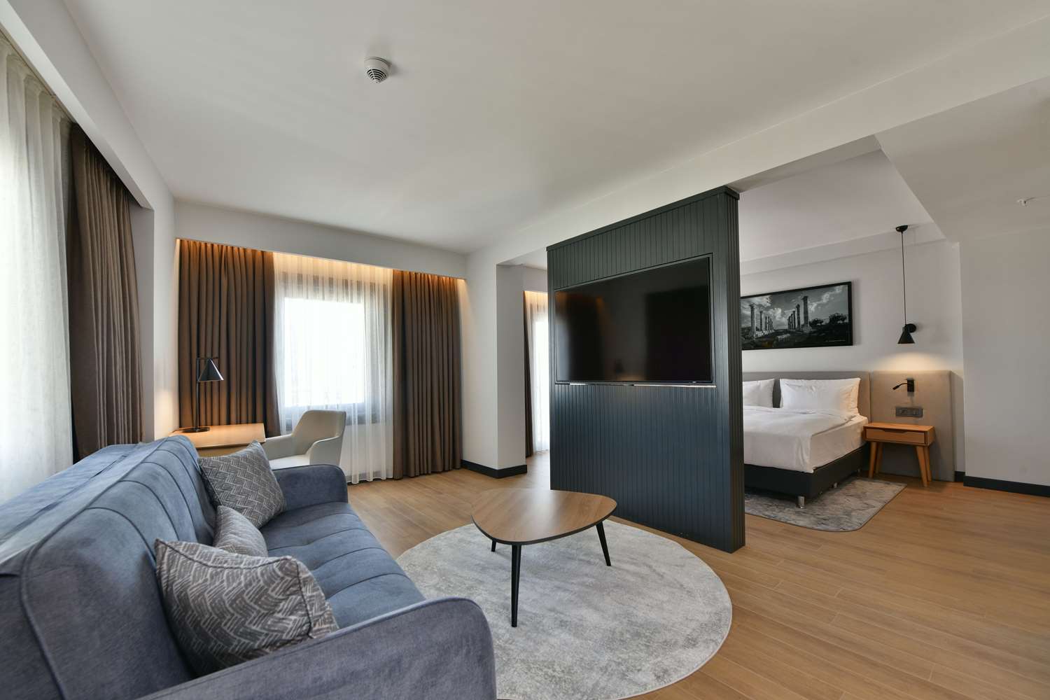 Suite, vista parziale sul mare