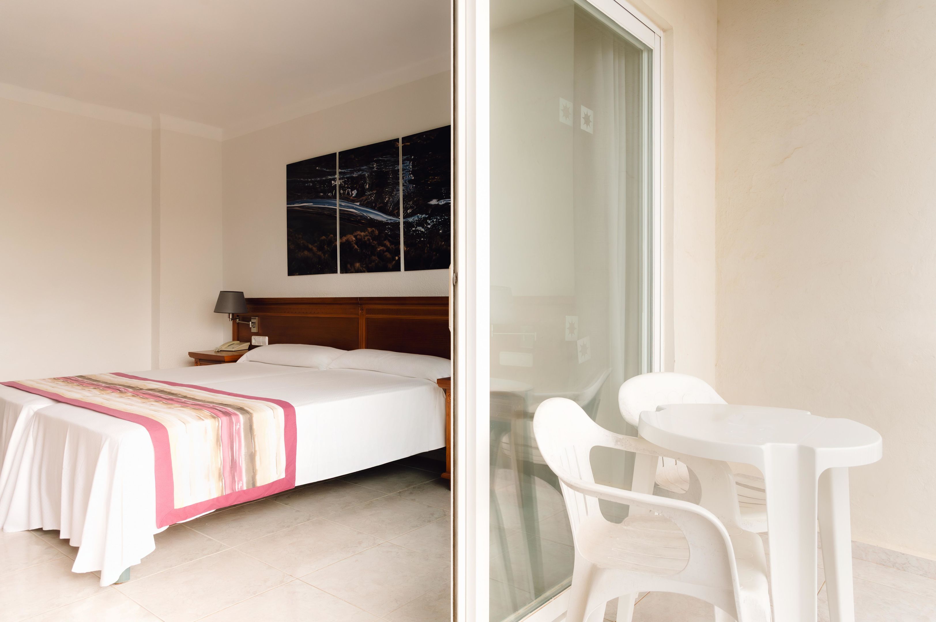 Double room with pool view