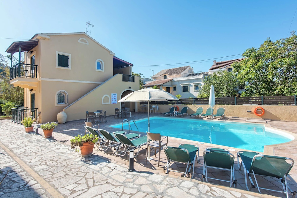 Balaris Apartments