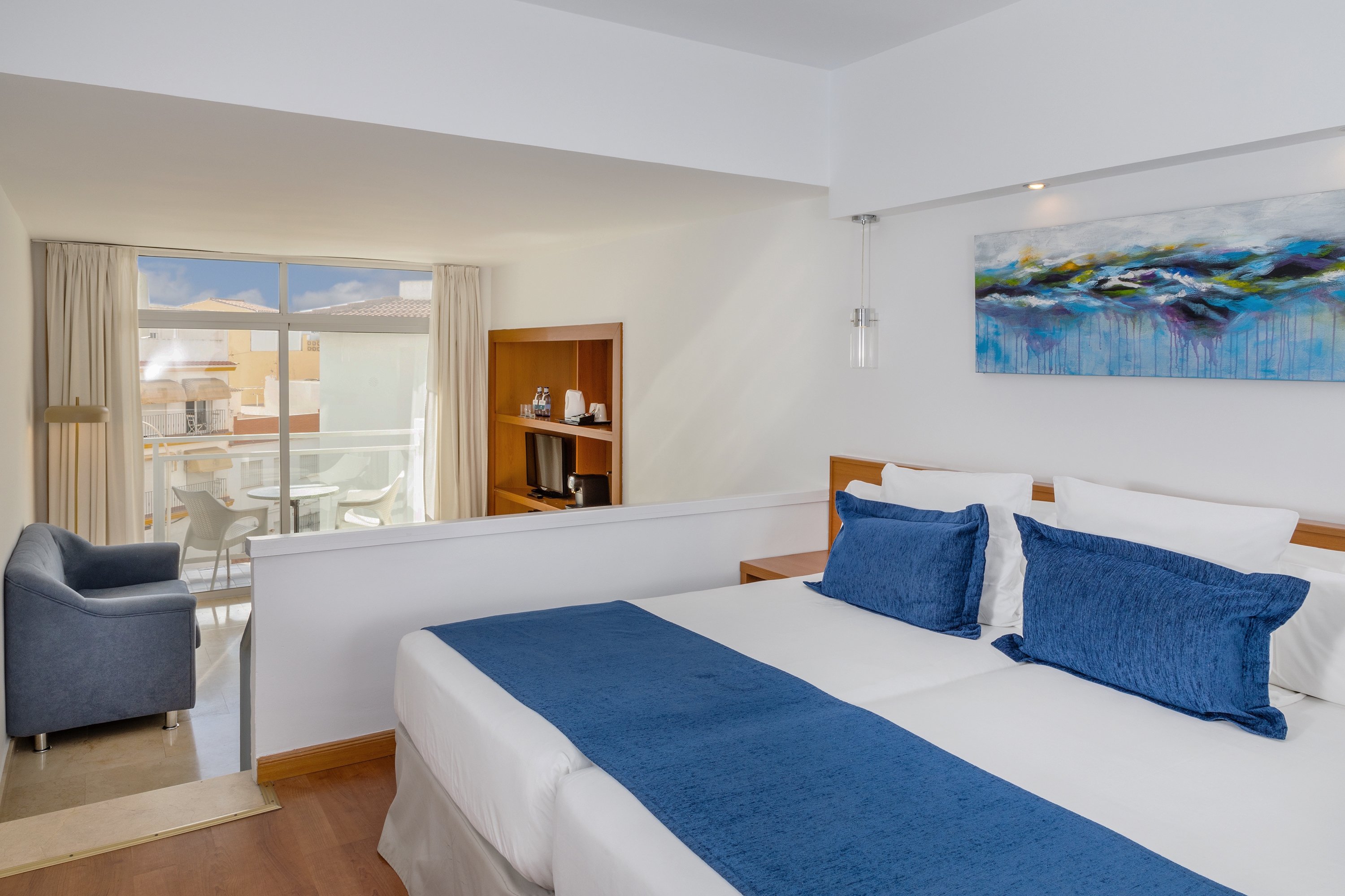Junior superior suite