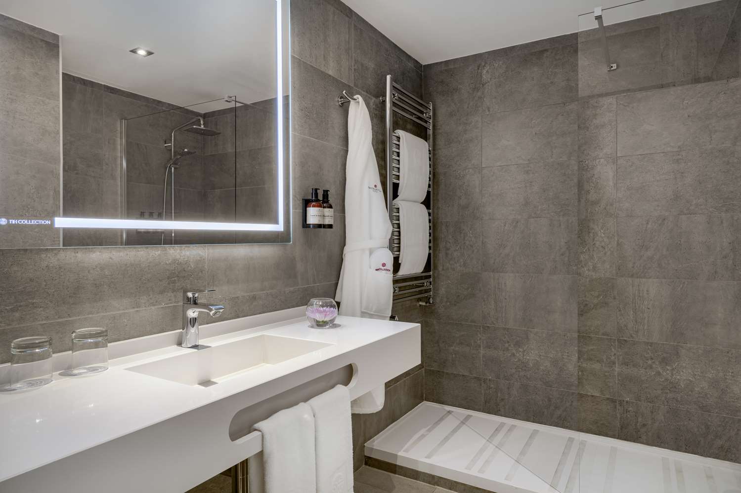 Junior suite with extra bed adult
