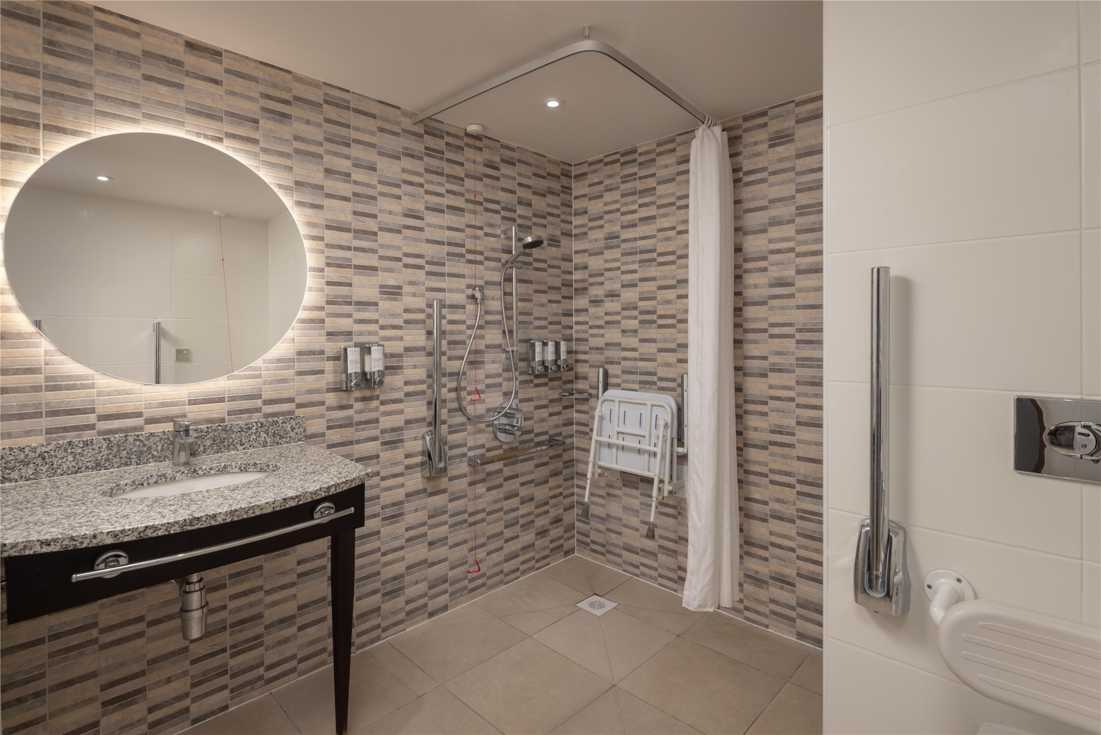 Queen accessible room