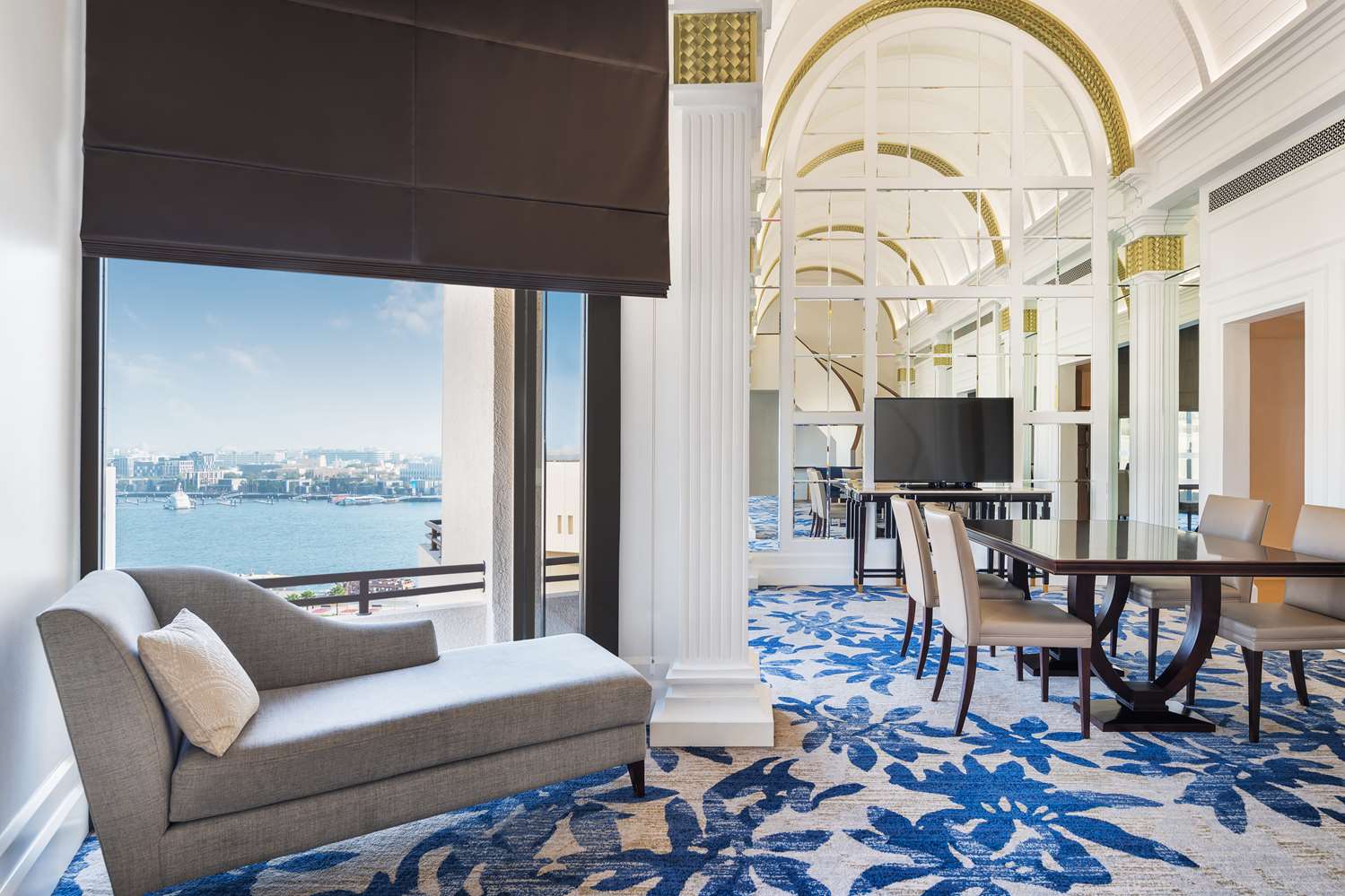 Presidential suite - lounge access