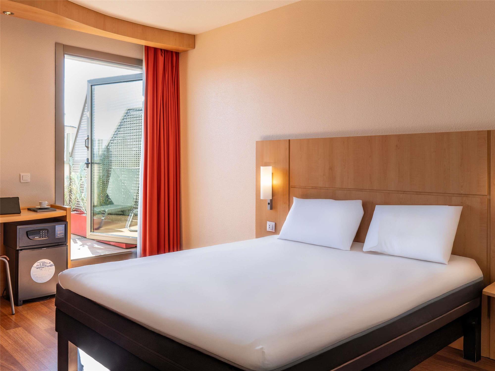 Room with terrace