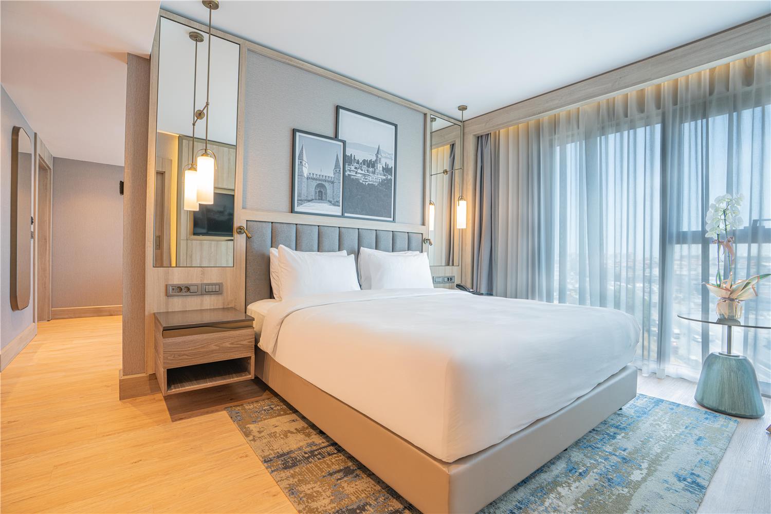 Junior suite with city view