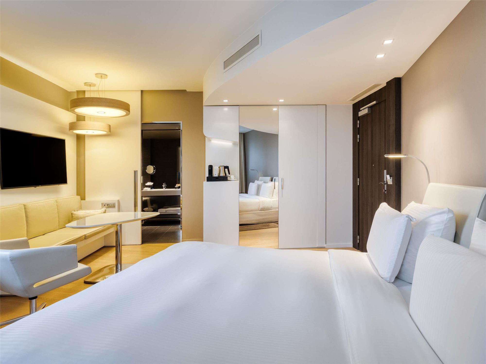 Deluxe room with city view