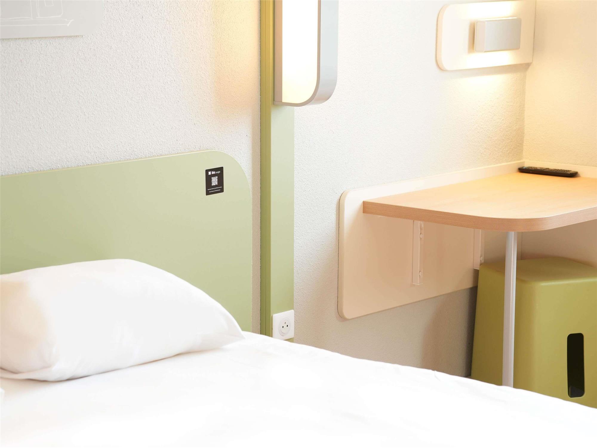 Double room with a large bed for 2 people