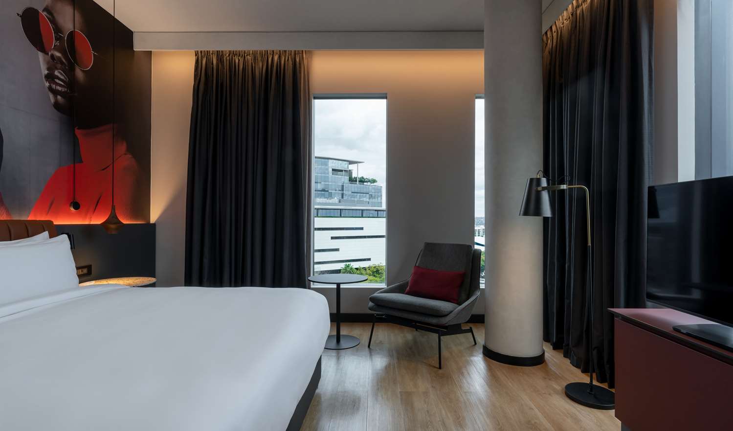 Junior suite lounge access
