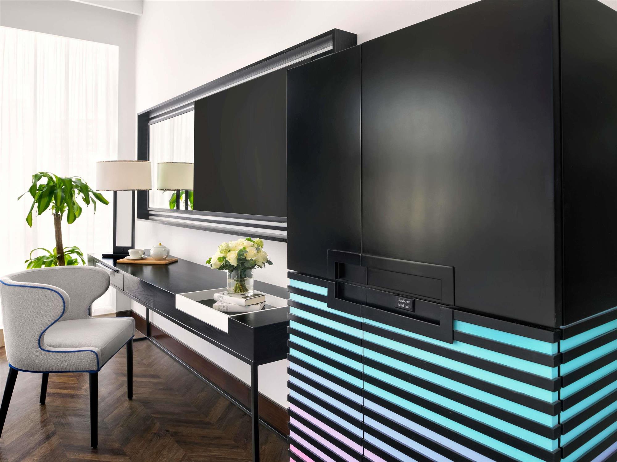 Deluxe twin room with canal view