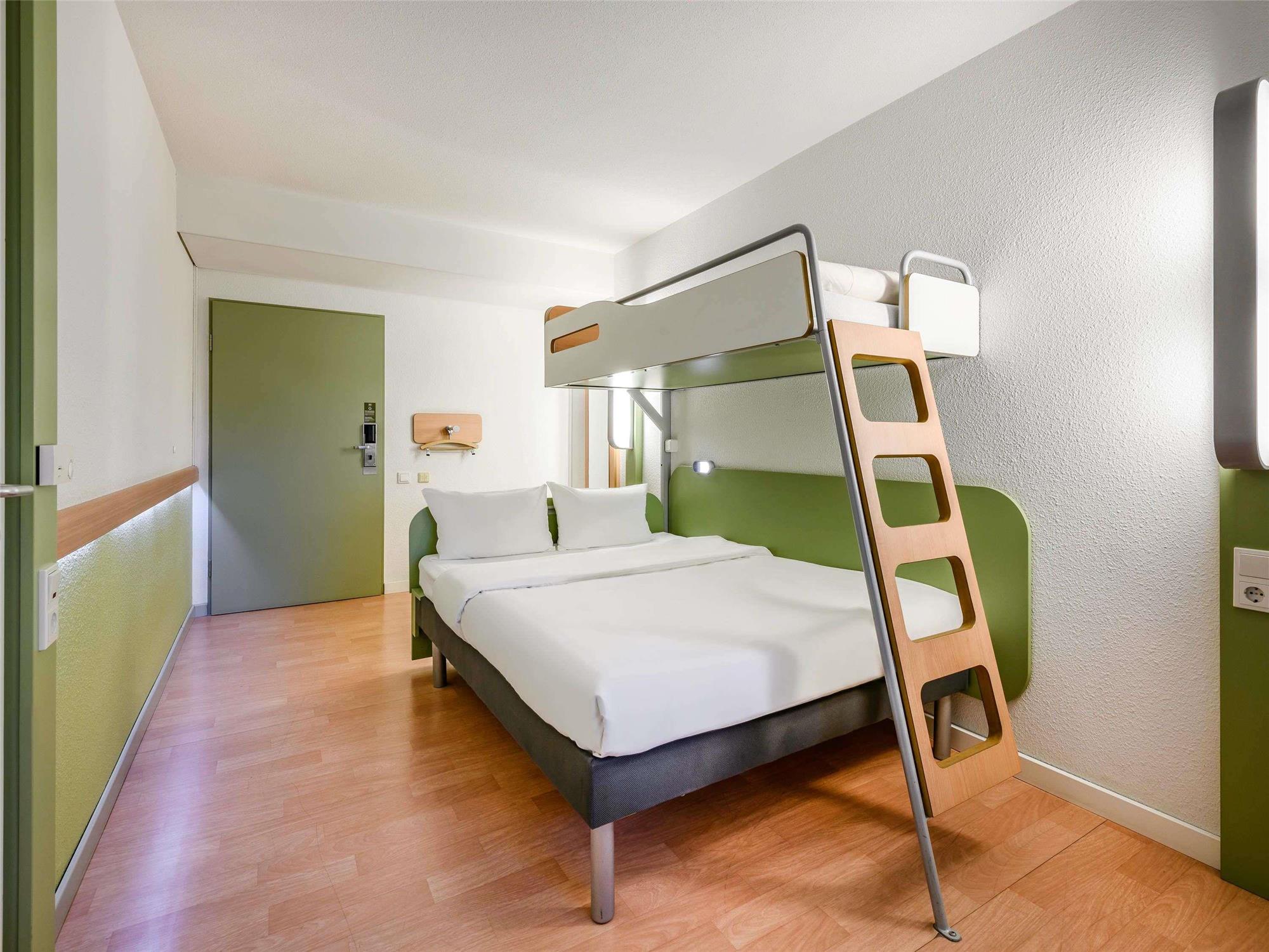 Standard room for disabled guests with 1 double bed