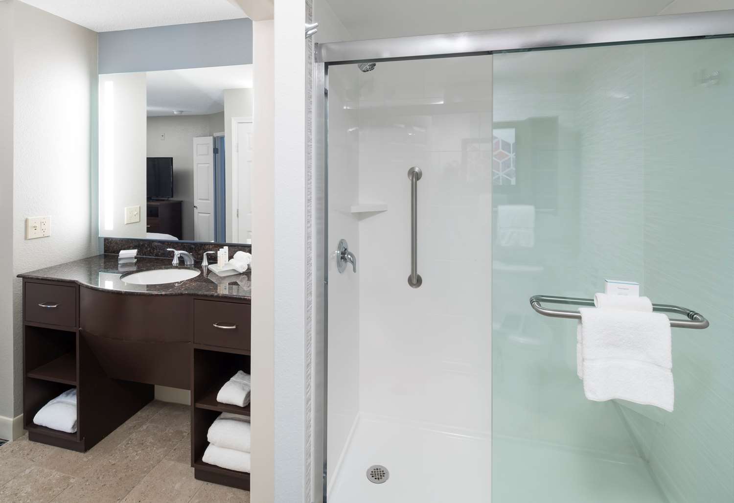Non-smoking 2 Bedroom 2 Bath Suite