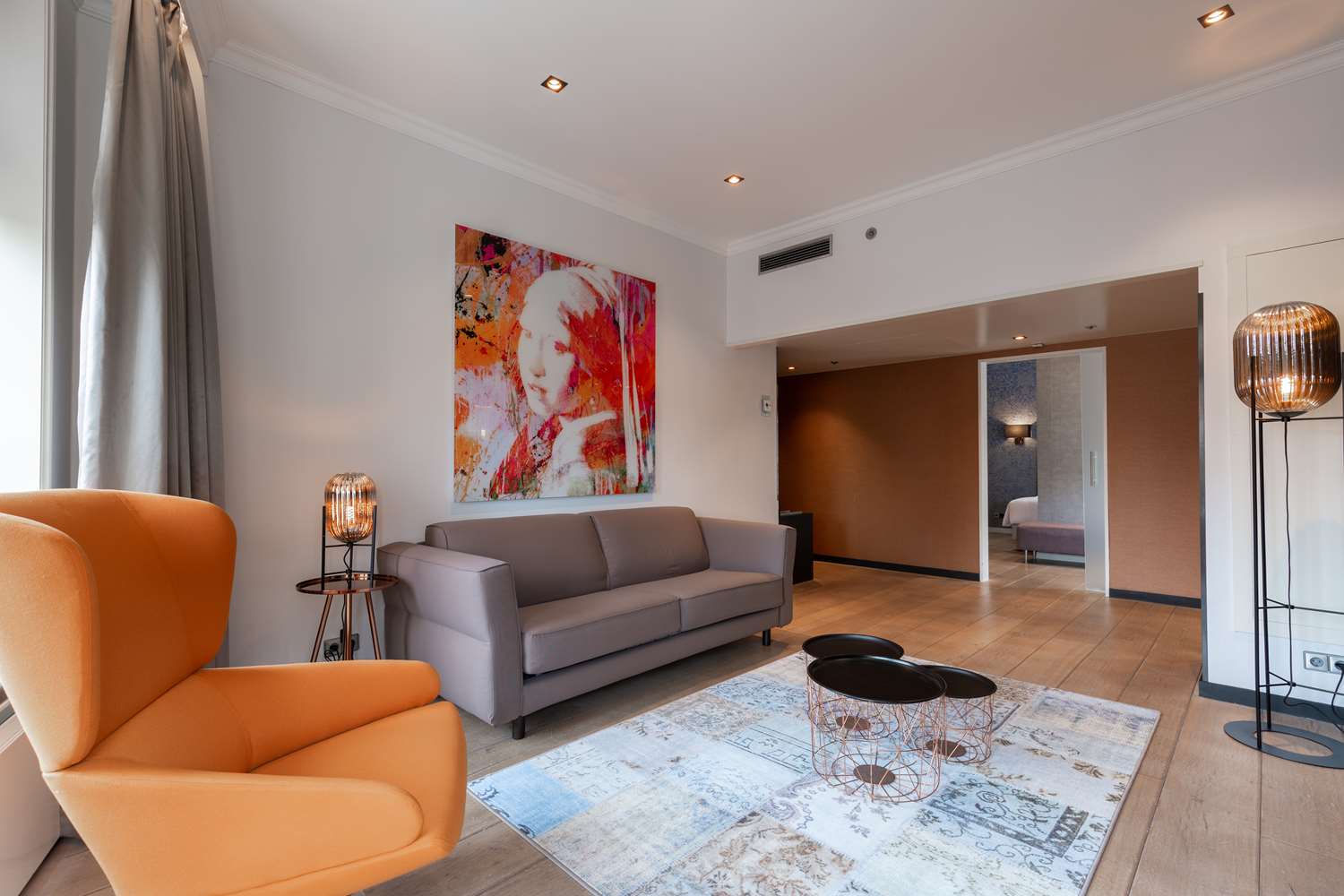 Ruyschen suite - canal view