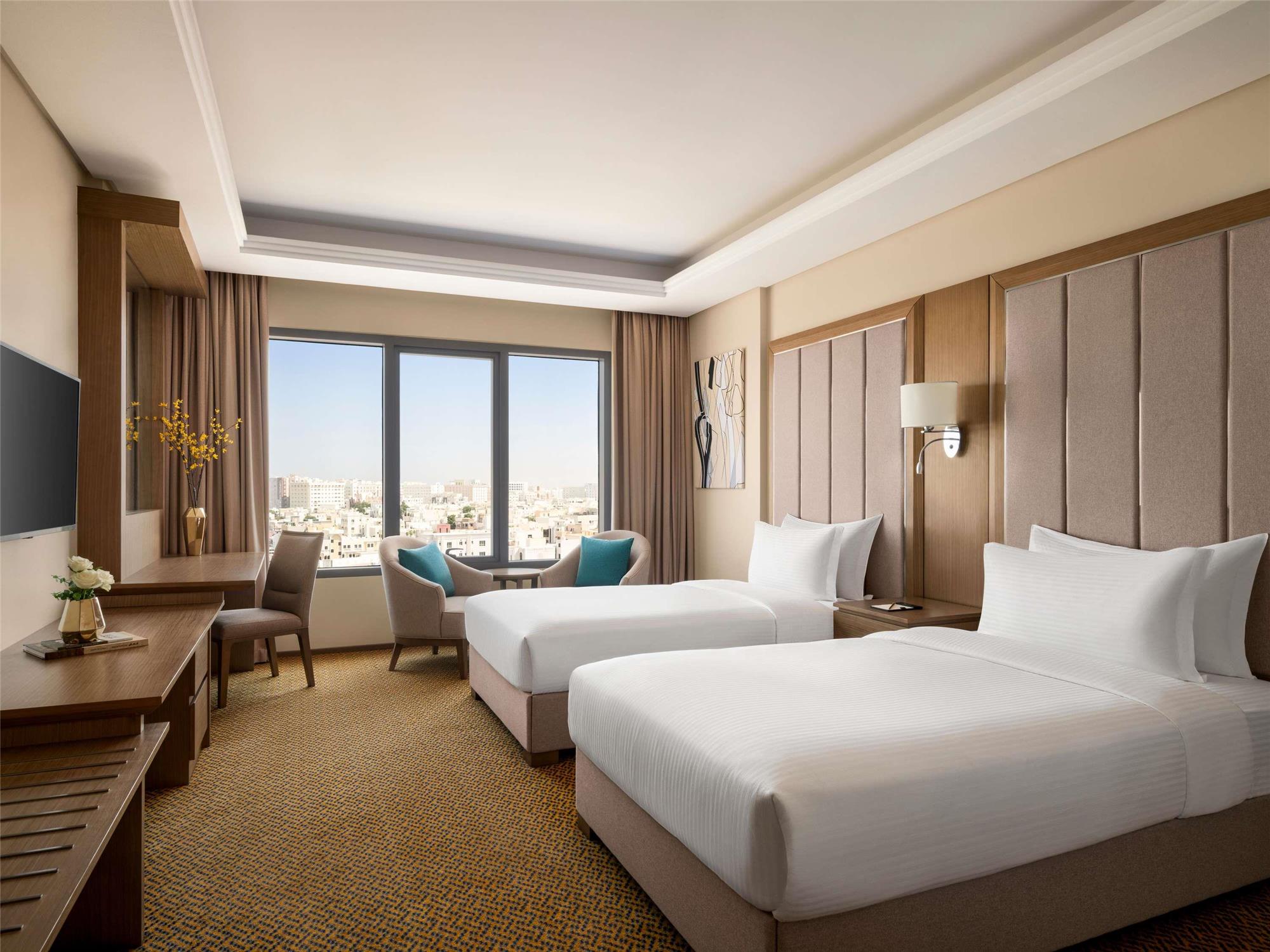 Deluxe room with city view and sea view